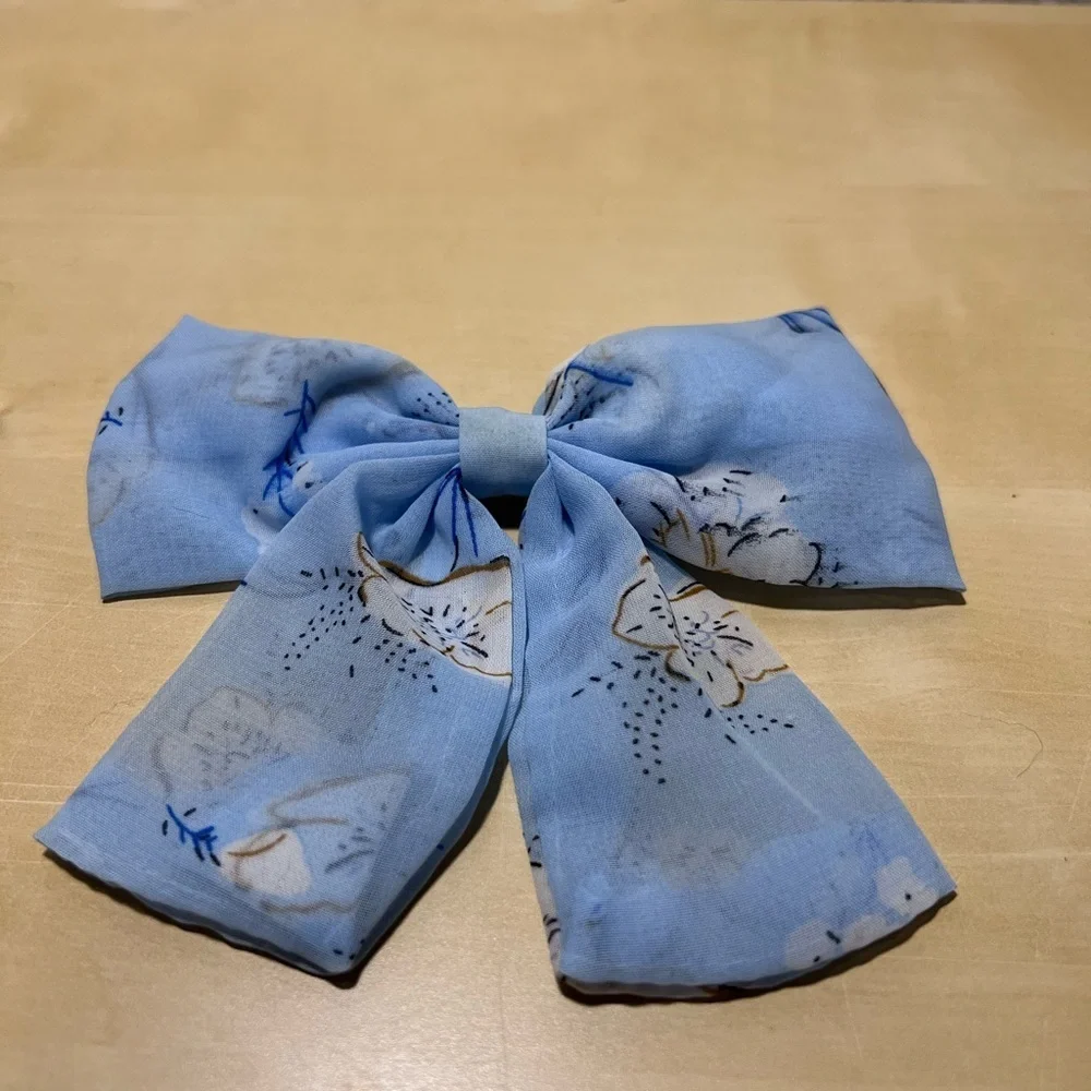 N/A charming blue